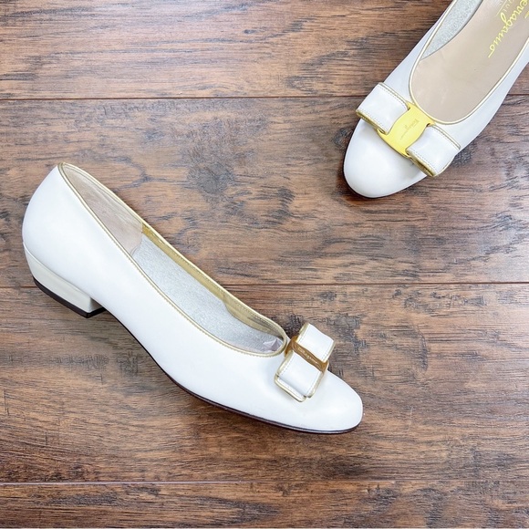 Salvatore Ferragamo Cream and Gold Heels with Classic Elegance - Picture 2 of 14
